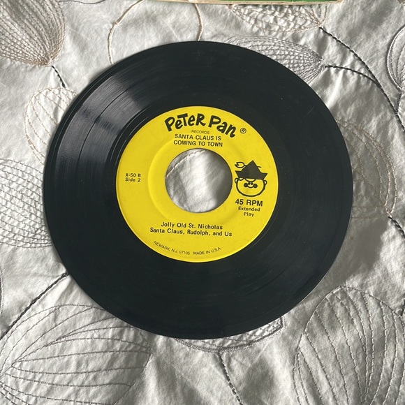 Set of 2 45s Rudolph the Red nosed reindeer & Santa Claus is coming to Town - Picture 6 of 8